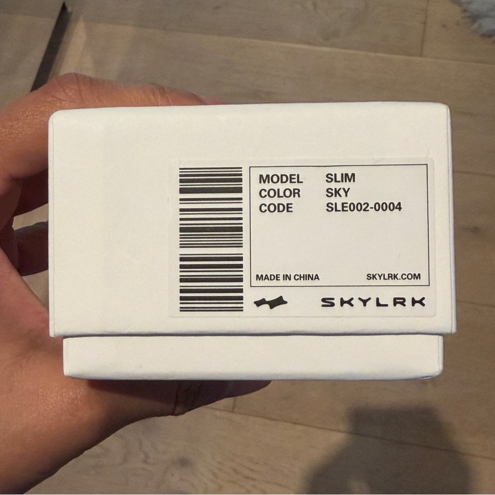 Skylrk Stylish Blue Rectangular Sunglasses NWT - image 2